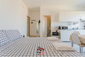 Vicino Aeroporto Bari: Open Space moderno con Post