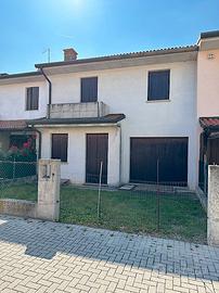 Schiera al grezzo con ampi spazi