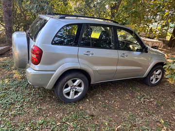 Toyota RAV4 2004, diesel, 177.000 km, €2.800