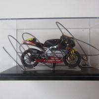 Aprilia 250 1999 con autografo sulla teca V. Rossi