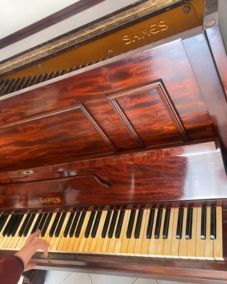 pianoforte verticale William Sames