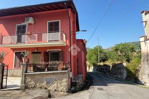 CASA SEMINDIPENDENTE A MONTE SAN GIOVANNI CAMPANO