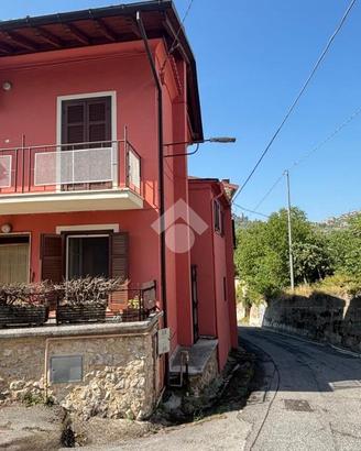 CASA SEMINDIPENDENTE A MONTE SAN GIOVANNI CAMPANO