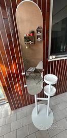 Specchio con appendi abiti e contenitori