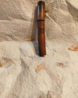 Antico porta aghi in legno 