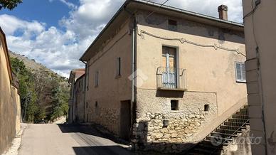 CASA SEMINDIPENDENTE A CERVARO