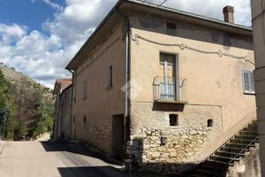 CASA SEMINDIPENDENTE A CERVARO