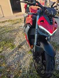 Ducati Streetfighter V2 (2022) - 14.500 km - Pari