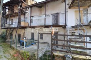 TERRATETTO CON CORTILE A ROCCA CANAVESE