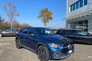 MERCEDES-BENZ GLA 200 d Automatic 4Matic Sport P