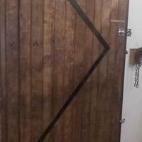 vecchia porta di cantina 