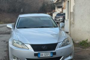 Lexus is 220d