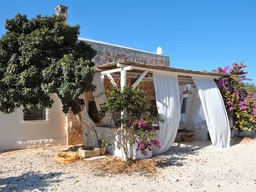 Carovigno villa con piscina e ampio uliveto