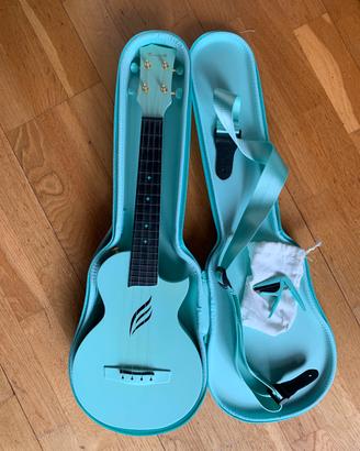 Ukulele enya con tracolla, capotasto e corde extra