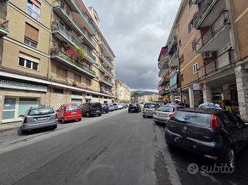 NEGOZIO A NAPOLI