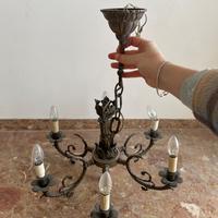 Lampadario vintage in ferro battuto stile classico