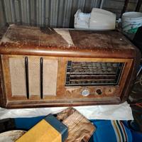 vecchia radio a valvole 