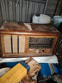 vecchia radio a valvole 