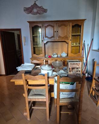 credenza e tavolo