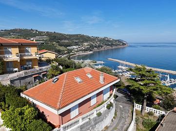 VILLA SINGOLA A SAN LORENZO AL MARE