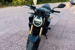 Honda CB650r e-clutch 2025