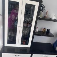 Credenza mobile con vitrina
