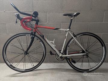 bici da corsa in alluminio 