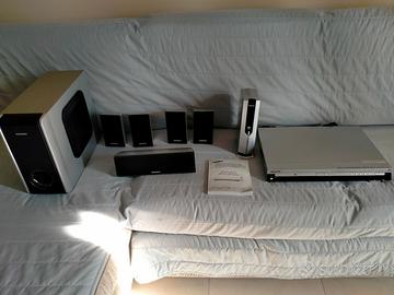Home Theatre Samsung HT‐WP30 con subwoofer e casse