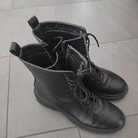 stivaletti anfibi neri