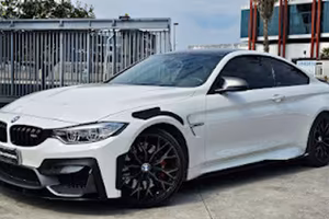 BMW Serie 4 M4 iva esposta scarichi akrapovic