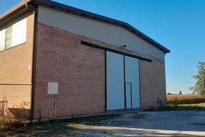 Ferrara - prima periferia - Capannone/magazzino