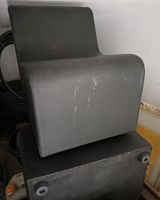 Poltroncine modulari e pouf in similpelle nera
