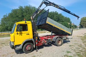 Iveco con gru macchina operatrice targa gial