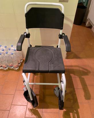 Sedia “comoda” per wc/doccia