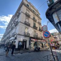 NEGOZIO A NAPOLI