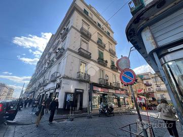 NEGOZIO A NAPOLI