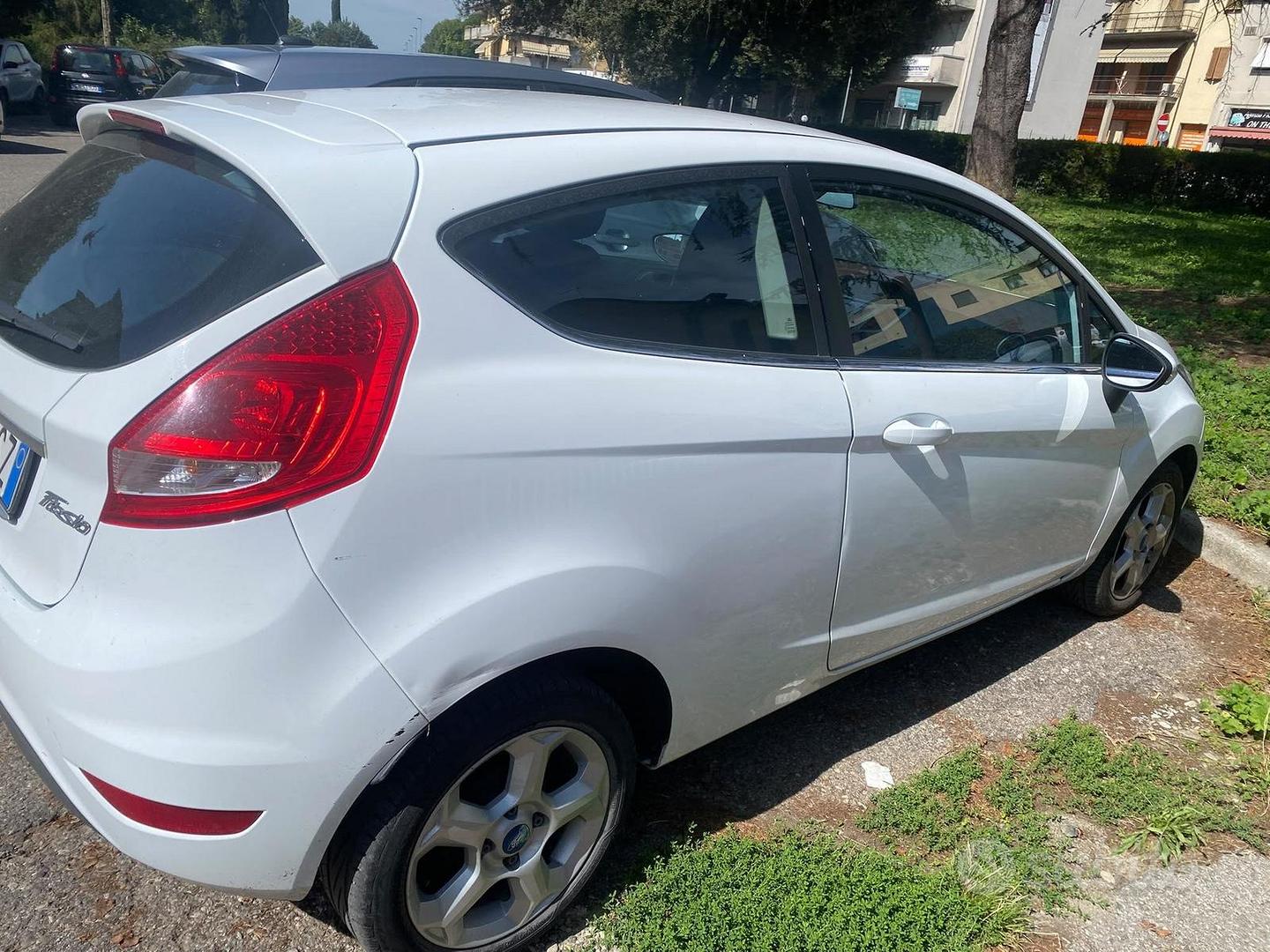 Ford Fiesta 2010 photo 3