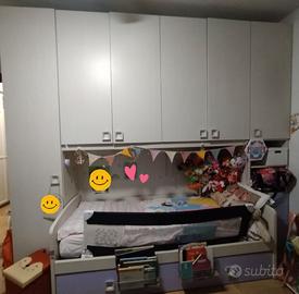 Cameretta a ponte due posti letto, bianco e lilla