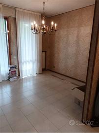 Appartamento di 150 m² con 5 locali e box auto a P