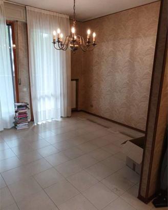 Appartamento di 150 m² con 5 locali e box auto a P