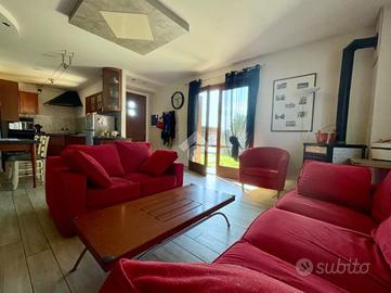 VILLA A SCHIERA A CARLINO