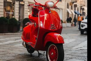 Vespa 946 (RED) 2.300km