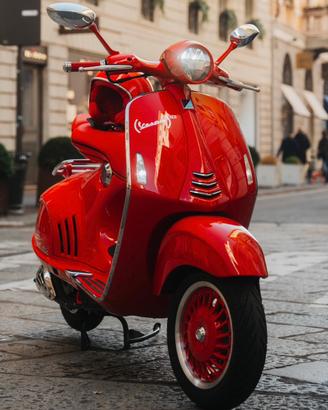Vespa 946 (RED) 2.300km