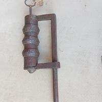 Serratura antica con lucchetto 