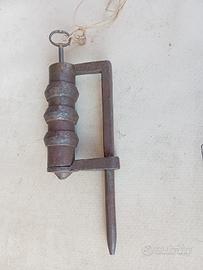 Serratura antica con lucchetto 