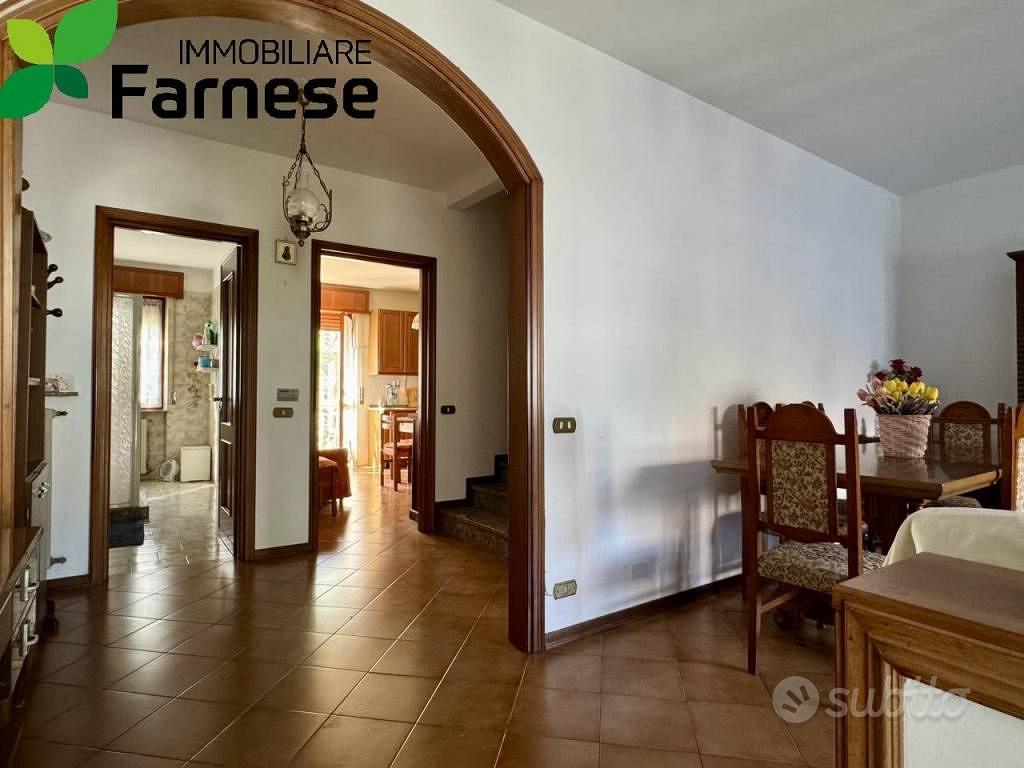 Villetta a schiera di 147 m² con 4 locali e box au - Altro