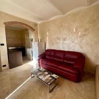 Bilocale arredato con parte esterna libero subi