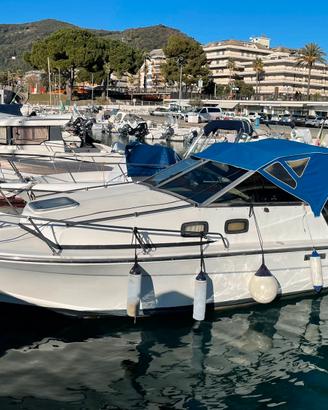 Barca DC7 due fuoribordo cabinata bagno separato