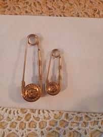 Versace,orecchini/ spilla