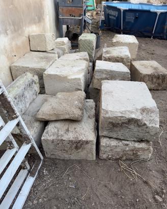 Blocchi in pietra leccese antica